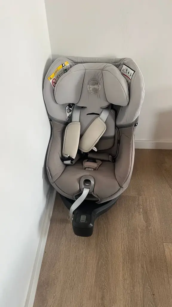 Cybex Sirona с базой, изофикс, с вращением на 360°