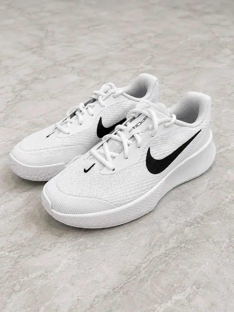Продаю абсолютно новые оригинальные женские кроссовки Nike Vapor Lite 3, предназначенные для теннис…