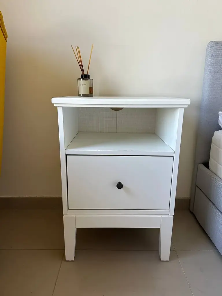 1. Прикроватная тумбочка IKEA 50 AED