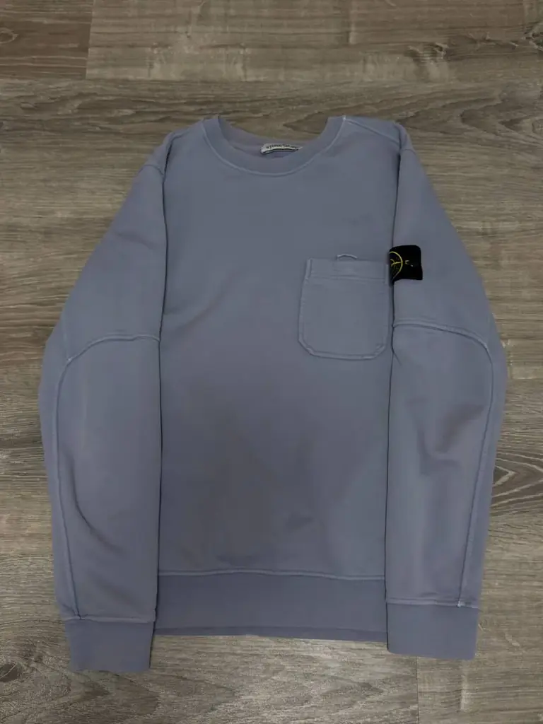 Stone Island, Свитшот цвет фиолетовый 💜, размер М, конд 9/10 есть потертости на рукавах небольшие,…