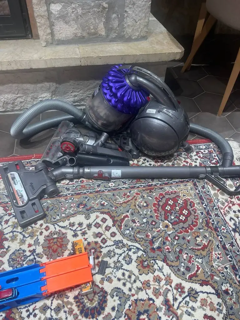 Пылесос Dyson dc 37 полностью в Рабочем состоянии .Котор .20 €