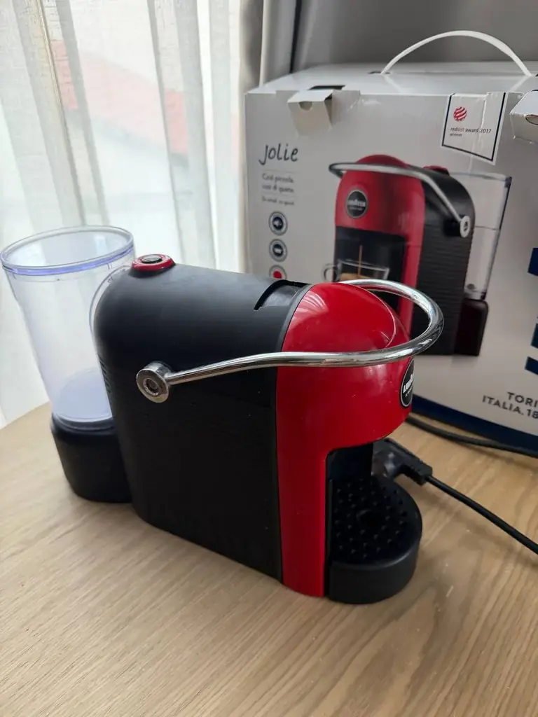 Продам капсульную кофемашину  Lavazza Jolie, 50е, Будва