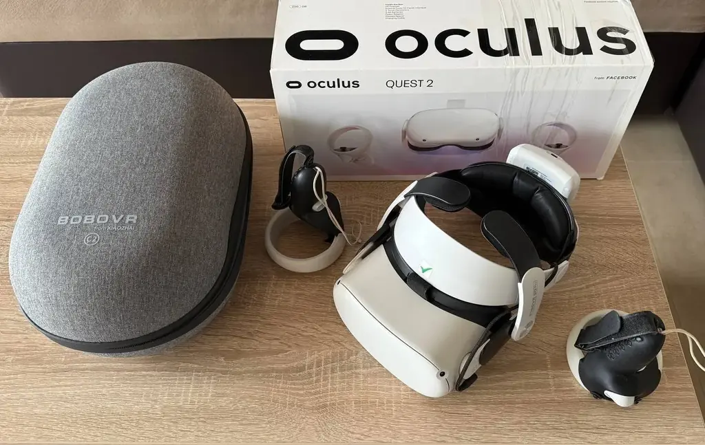 Продам VR очки Oculus Meta Quest 2 - 64GB   В отличном состоянии.
