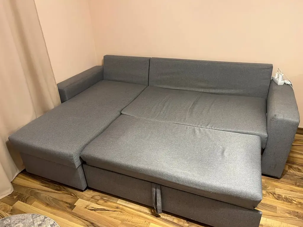 Продам диван в хорошем состоянии,символические 50€ . Либо отдам , нужно срочно . Самовывоз