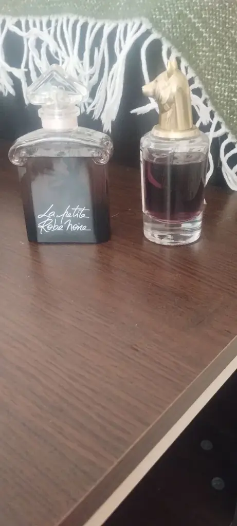 Продам духи Guerlain чёрное платье 70 евро и Penhaligon's portraits 130 евро, оригиналы из duty free