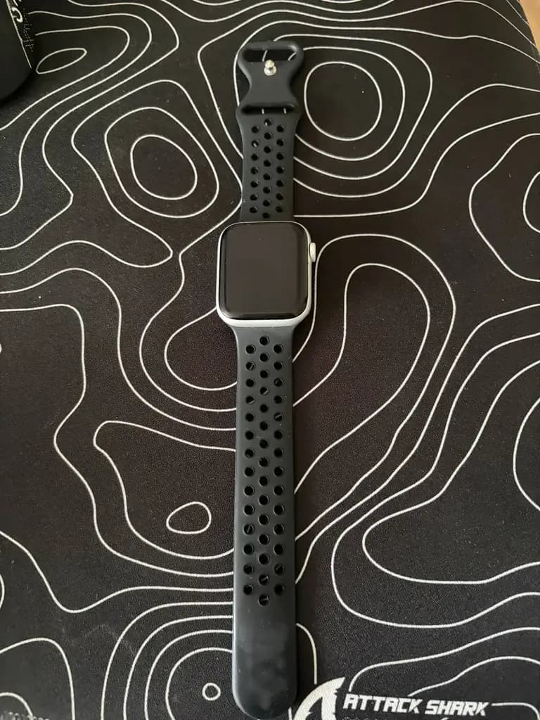 Продам свои Apple Watch 5 series 44 mm. Состояние на фото, есть маленькие коцки на экране. Батарея …