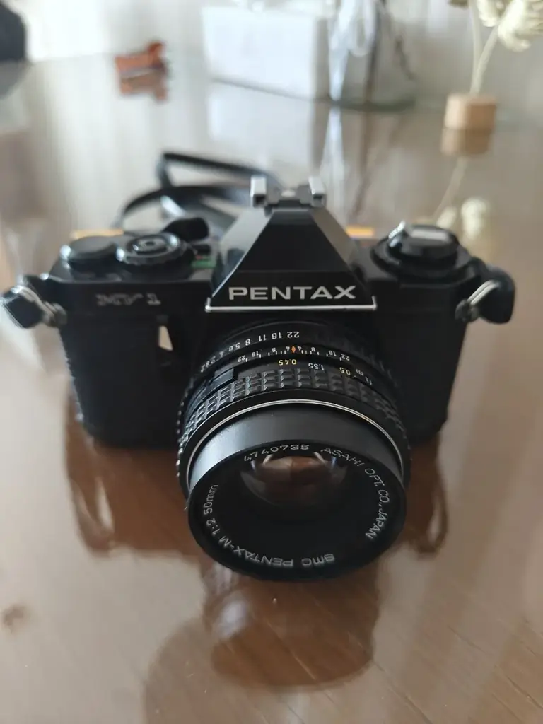 Фотоаппарат пленочный Pentax MV1 + SMC Pentax-M 50 2.0 + две пленки.Хочу продать за полцены (5000  …