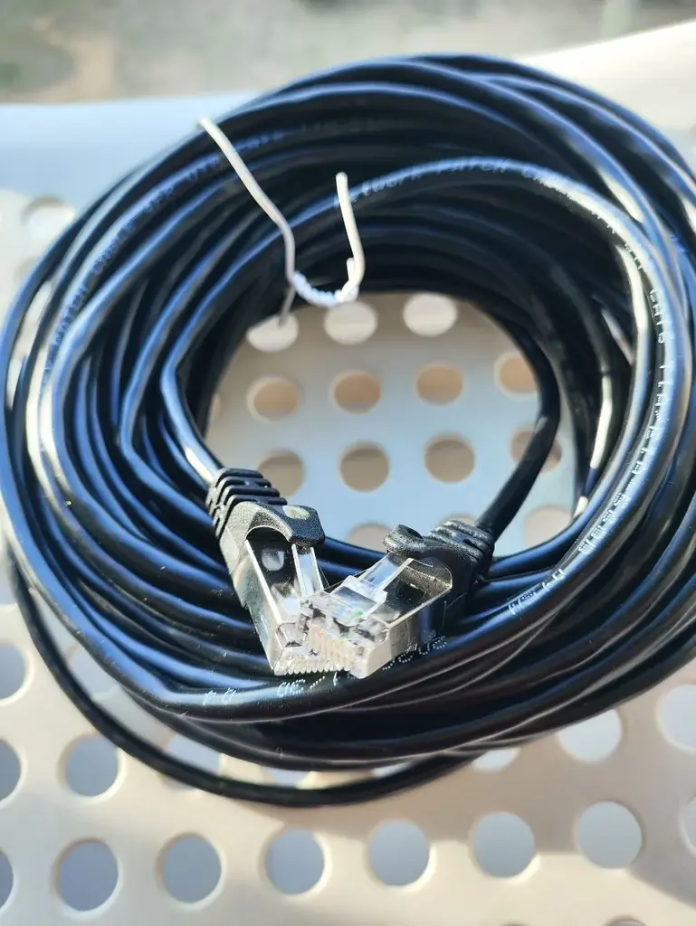 Продам LAN кабель CAT6, 10 м (чёрный), новый запечатанный.