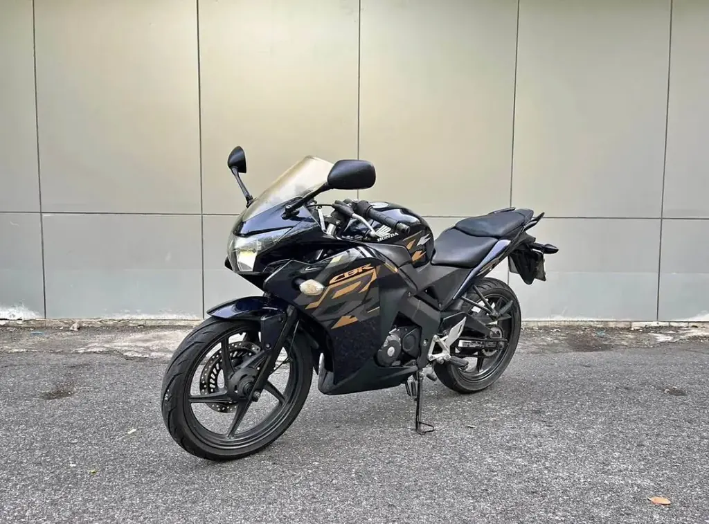Honda cbr150r 2014