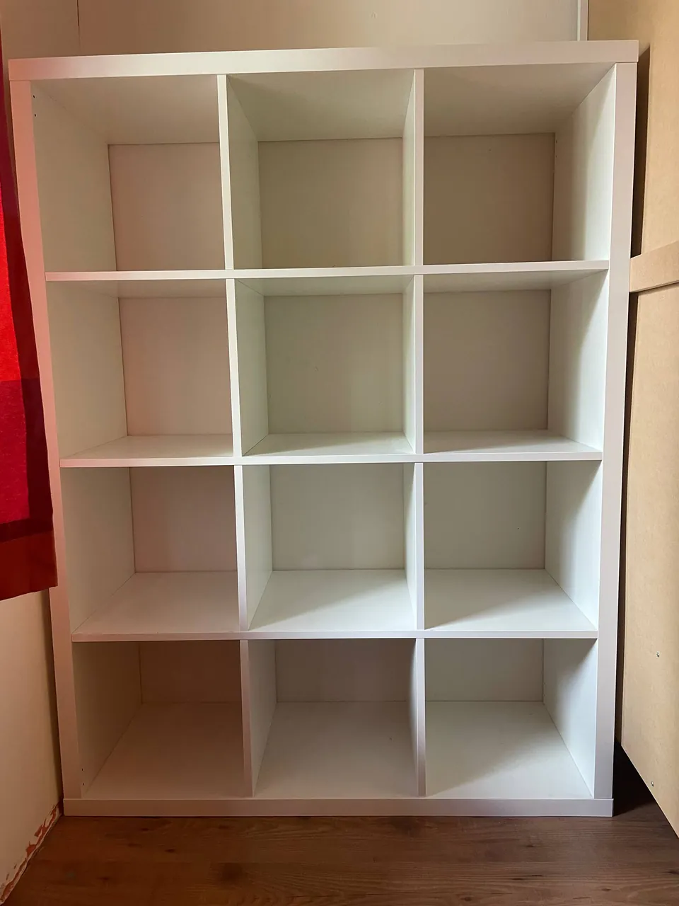 Белый стеллаж KALLAX (IKEA), 12 секций.