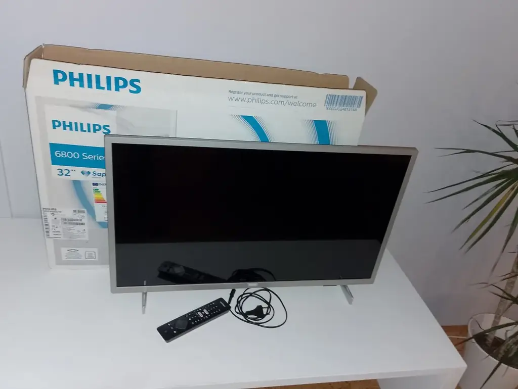В связи с апгрейдом, продаю телевизор Philips 32PFS6855/12.