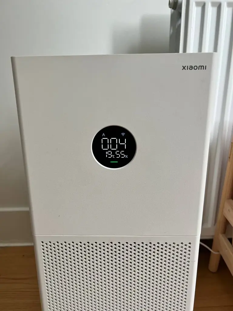 Продаю очиститель воздуха Xiaomi Smart Air Purifier 4 Lite.