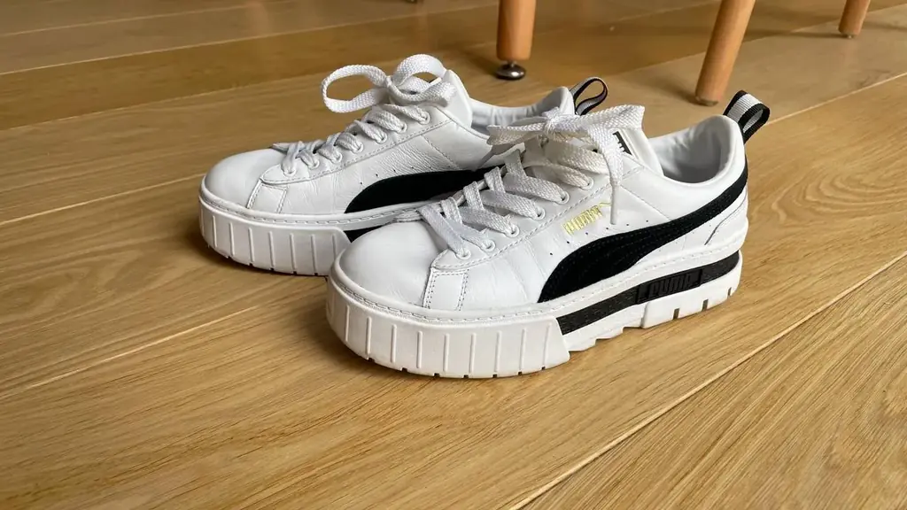 Продам кроссовки Puma. На бирке размер 37,5 но по факту 37. Подошва немного вымазана, но в остально…