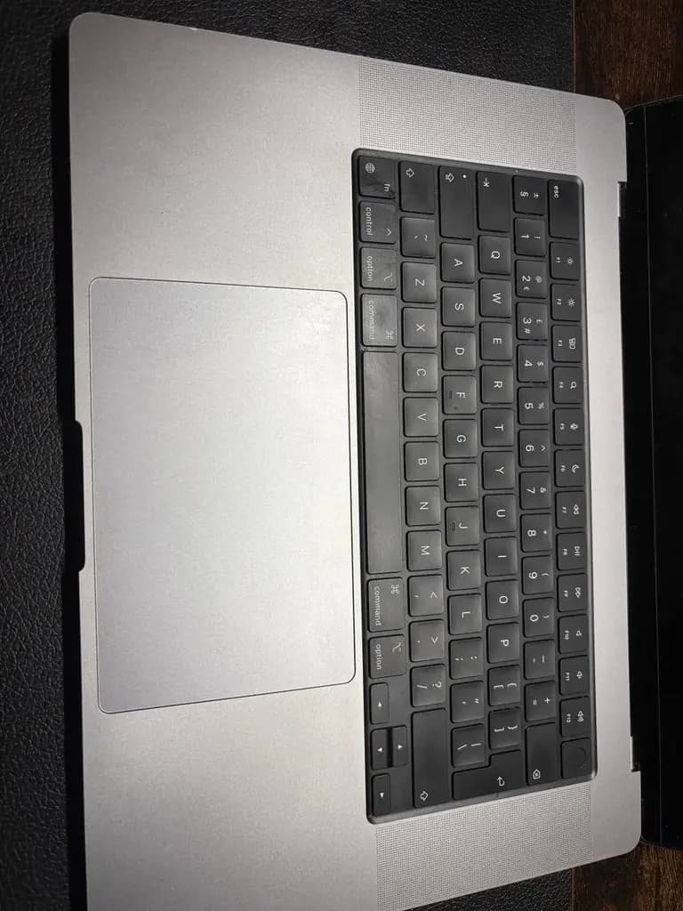 Продаю MacBook Pro 16" 2021, M1 Max, 32 ГБ RAM, 1 ТБ SSD. Использовался 3 года только для работы, б…