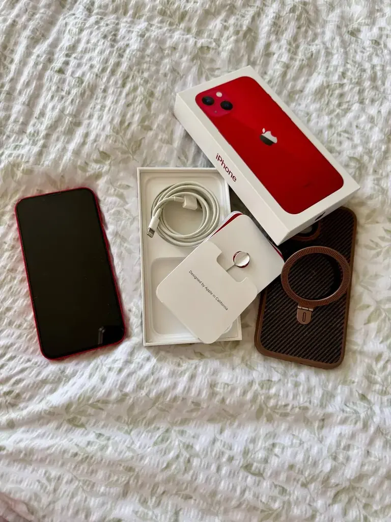 Продаётся Apple iPhone 13 128 GB в цвете (PRODUCT)RED.