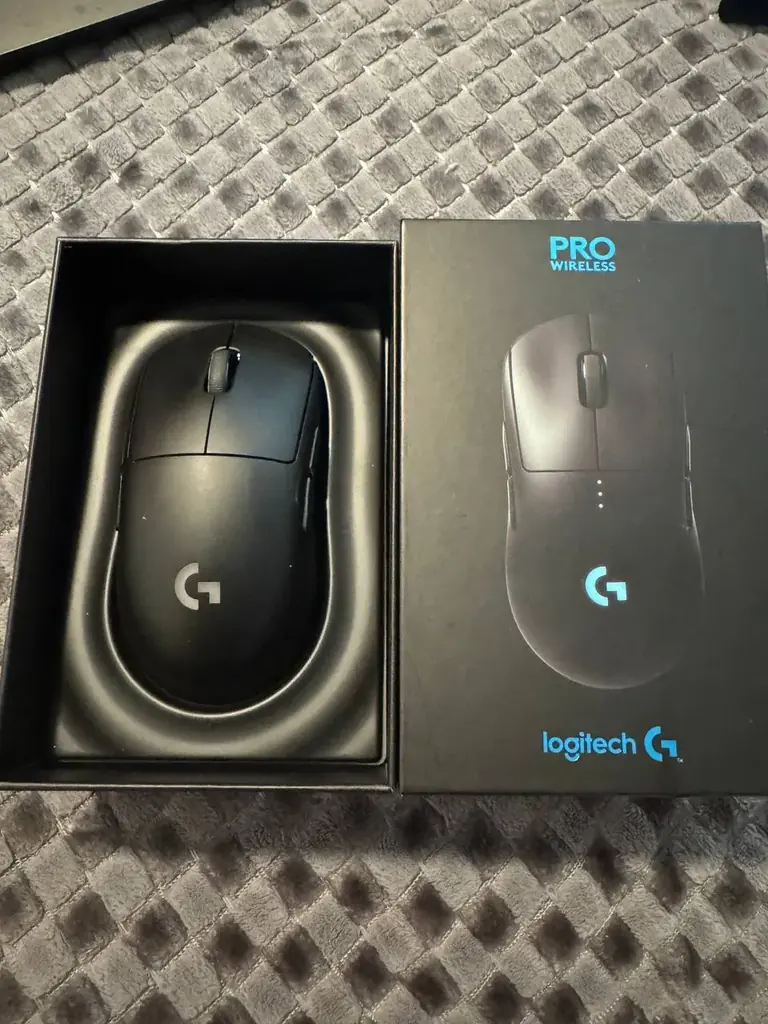 Продаю игровой комплект Logitech в отличном состоянии.