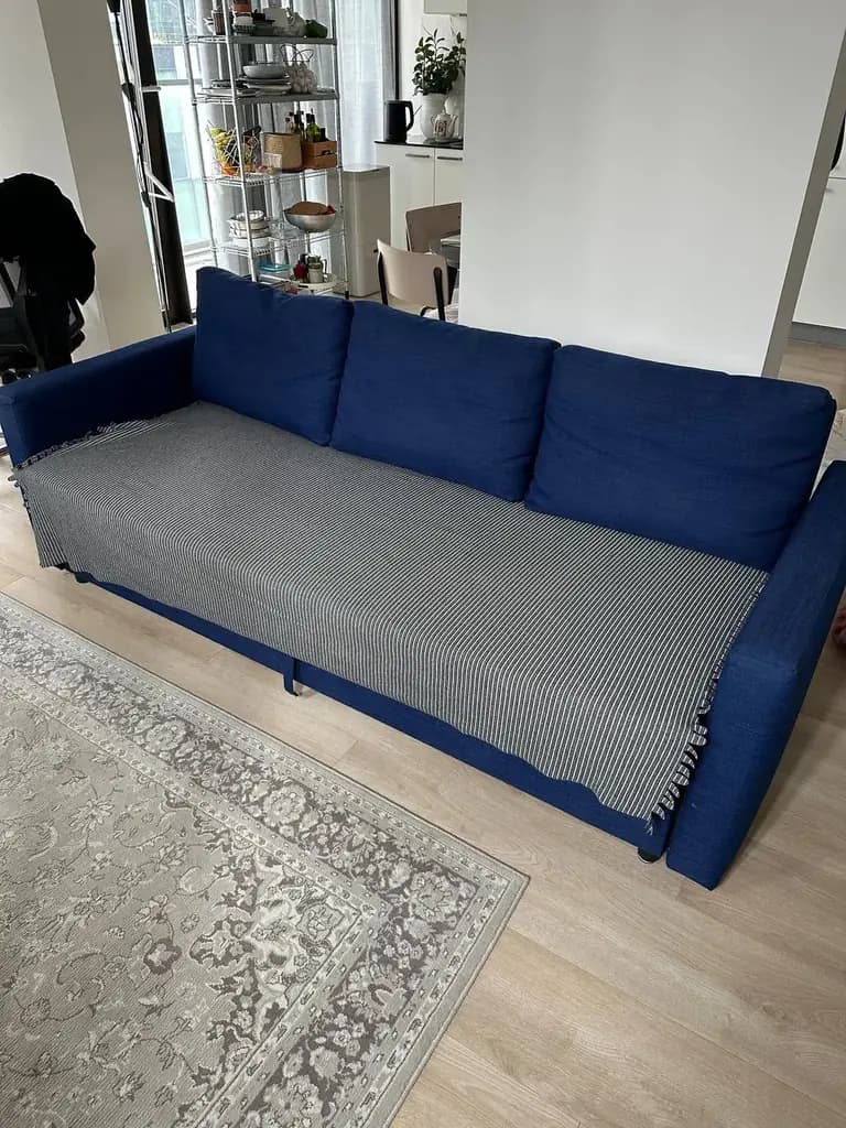 Продаю удобный и стильный диван-кровать IKEA в хорошем состоянии.