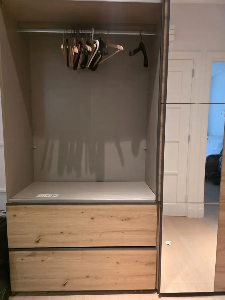 Большой шкаф 215х60х210. €200