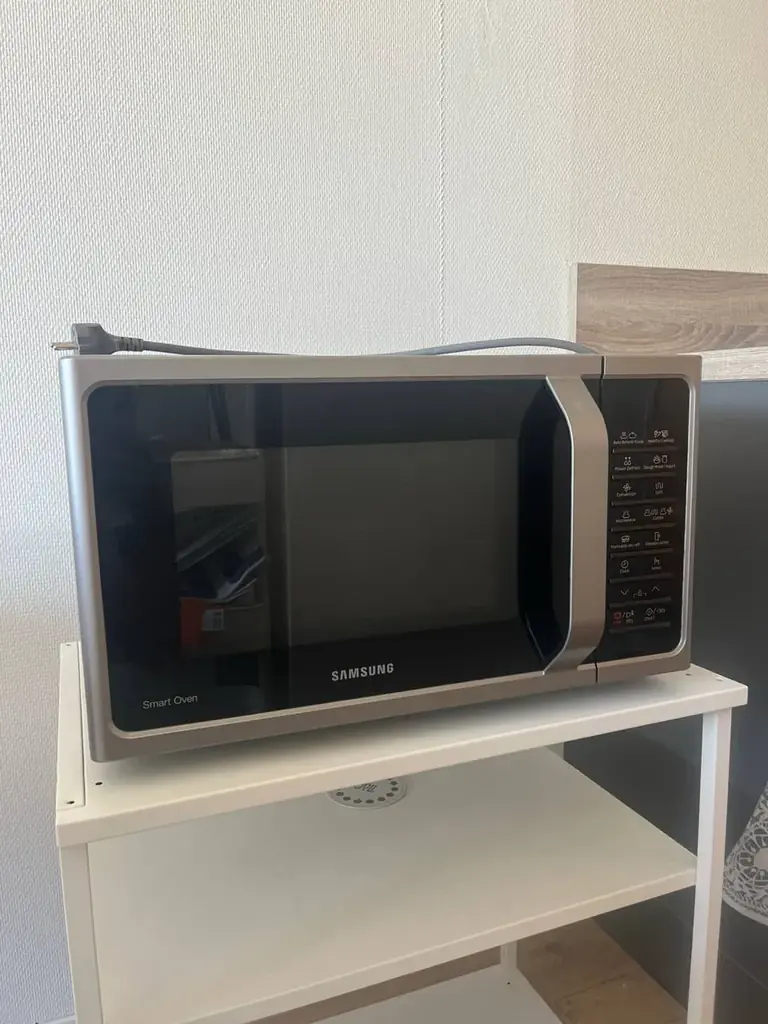 Продаю печку -микроволновку Samsung