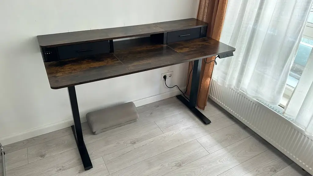 Продам рабочий стол с регулировкой высоты (электропривод) - €150