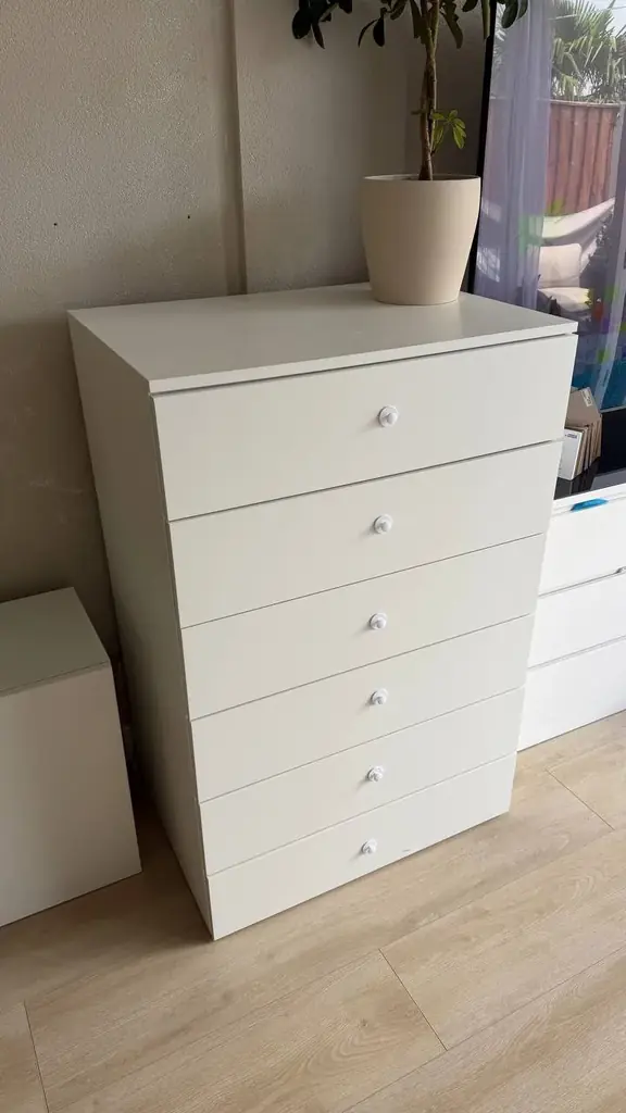 Шкаф IKEA PLATSA с 6 вместительными ящиками.