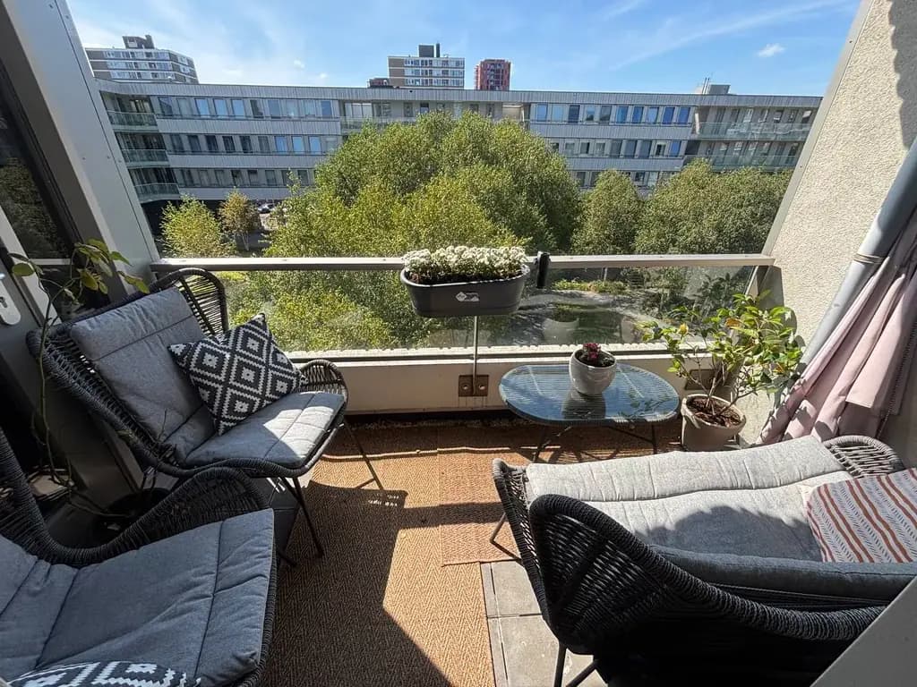 Мебель для балкона в отличном состоянии 120€. Два кресла, диван и стеклянный стол со всеми подушкам…