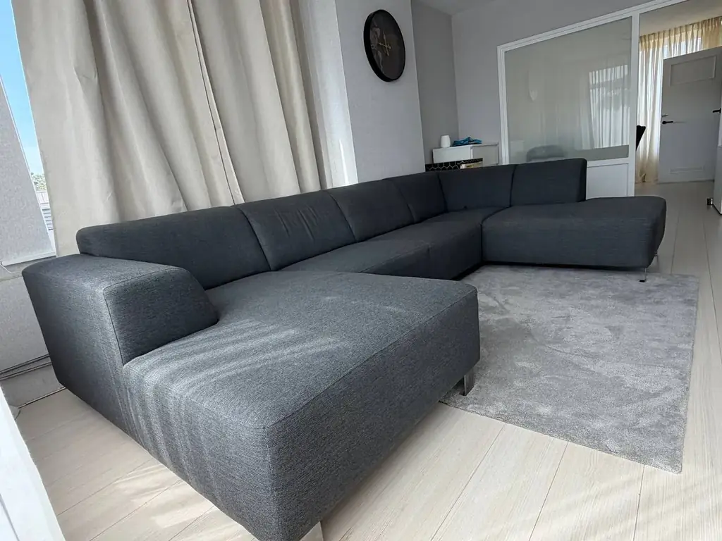 Продам диван в хорошем состоянии с размерами 150x350x250