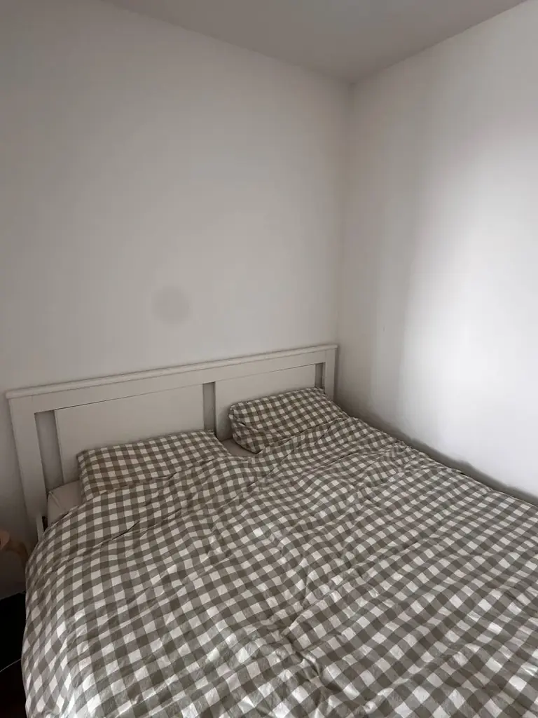 Продаю кровать IKEA Songesand + hybrid mattress Anneland. Использовались меньше, чем год.