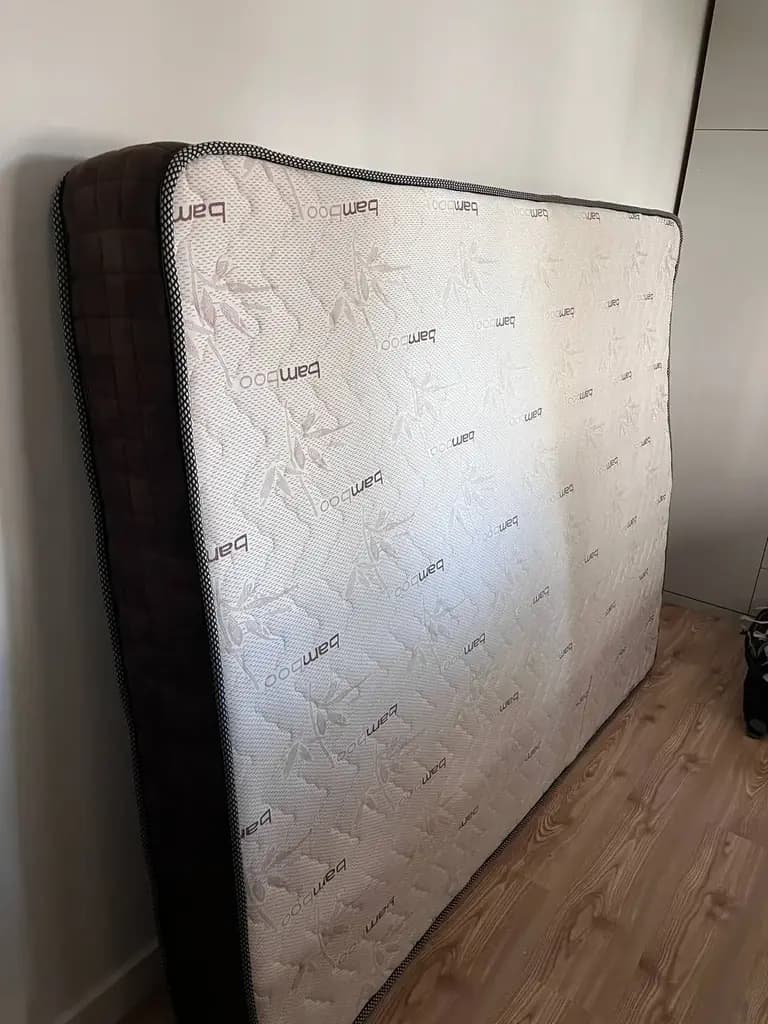 Продам б/у матрас - 150 см на 200 см