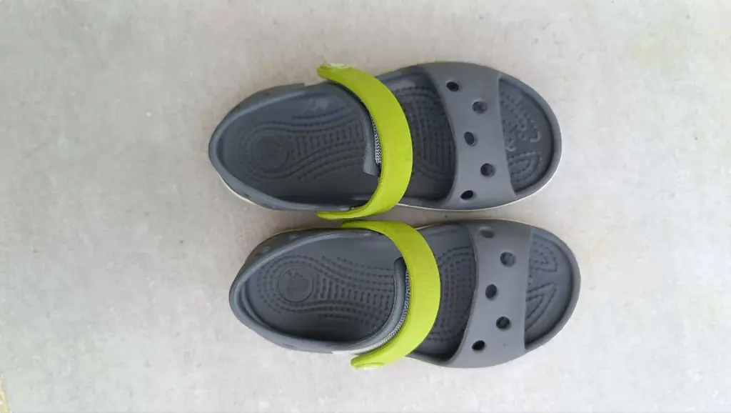 Продам детские оригинальные босоножки Кроксы Crocs размер C8.