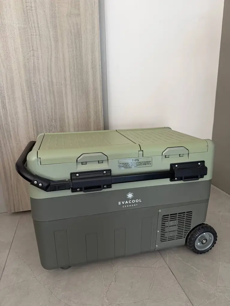 Продам автомобильный компрессорный холодильник Eva Cool 40 л. Немецкий бренд, охлаждение до -20°C. …