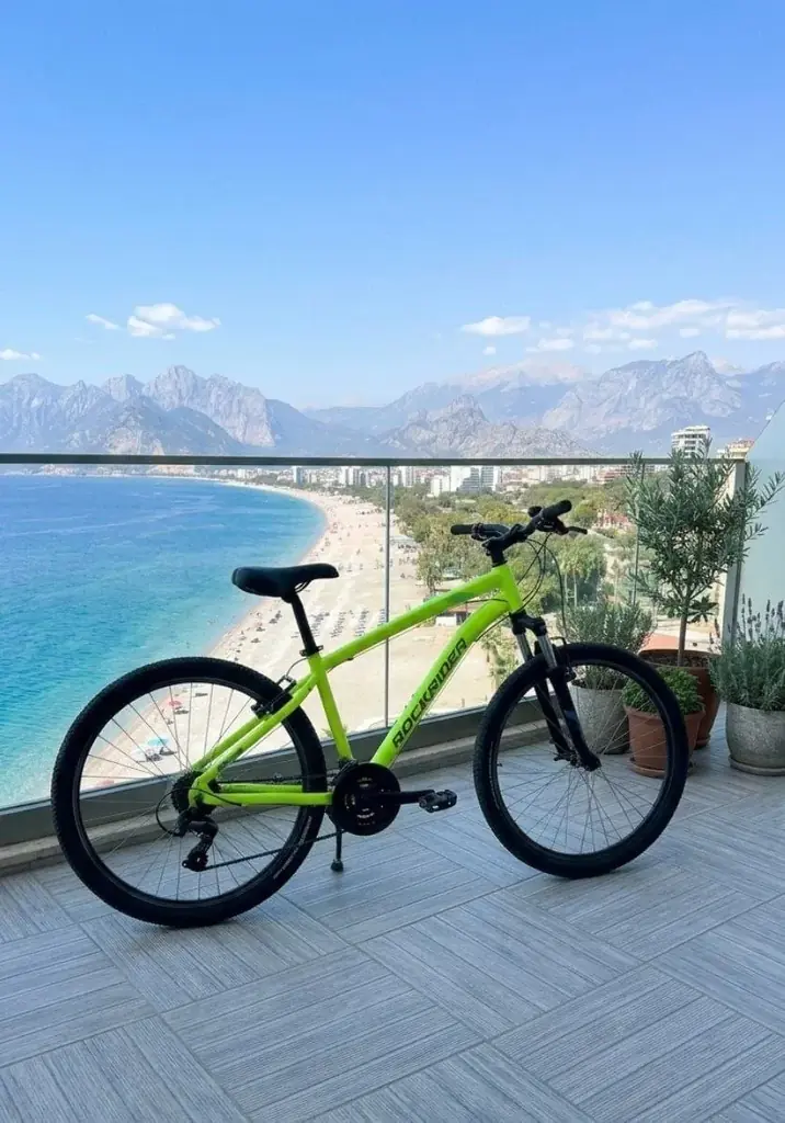 Продам горный велосипед Rockrider. Велосипед полностью на ходу, отлично подойдет для поездок по рай…