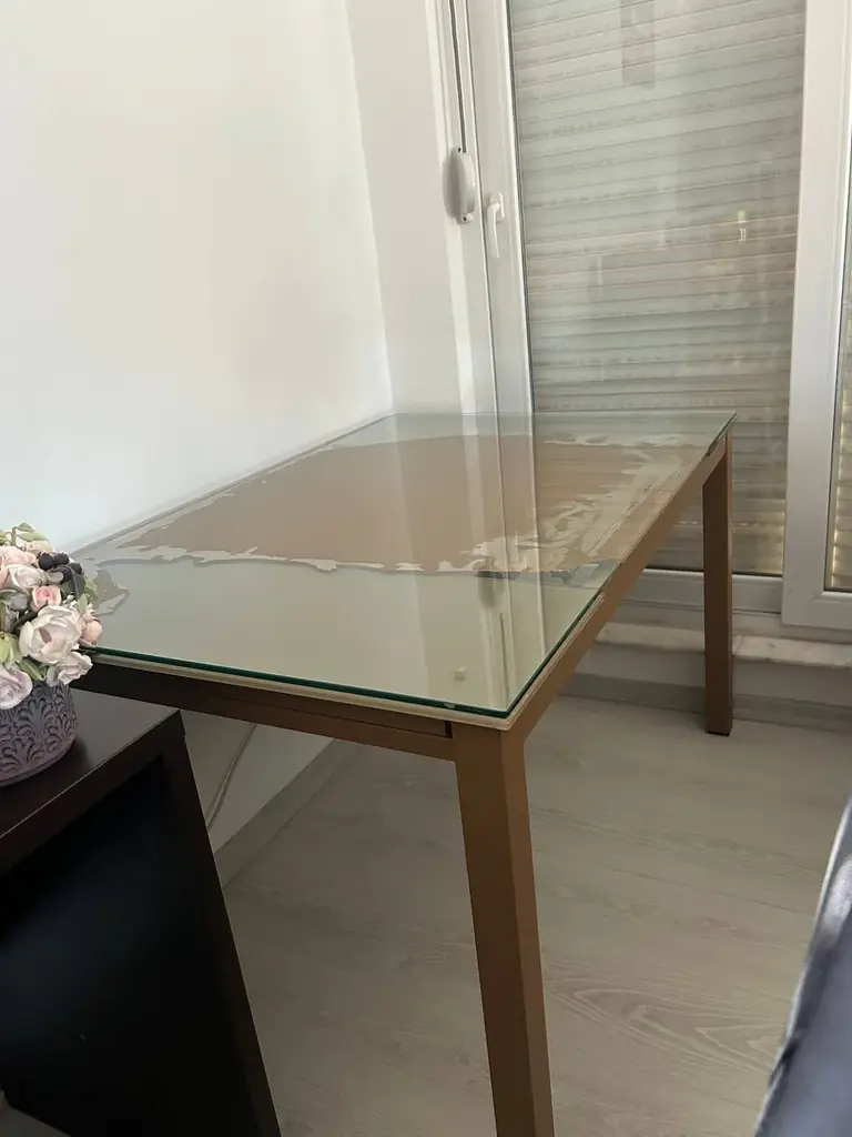 Продам раздвижной стеклянный стол