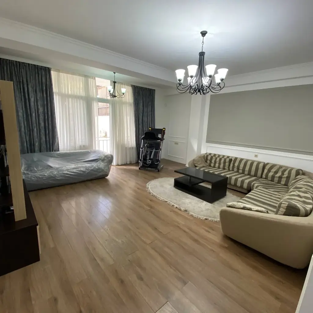 1000$🏡599305408⬆️Квартира сдается в Ваке на улице Сванидзе, 3 комнаты, 120 квадратных метров, рядо…