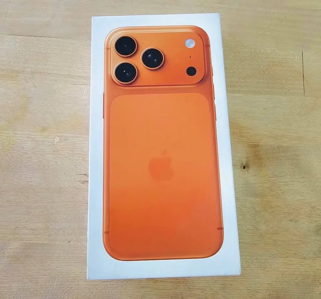 iPhone 17 Pro 512 ГБ США (eSIM, LL/A). Абсолютно новый, не вскрывался, заводская упаковка. Коробку …
