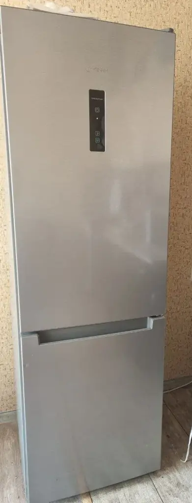 СРОЧНО продаётся холодильник Indesit (No Frost)Состояние: Идеальное, абсолютно чистый, пользовались…