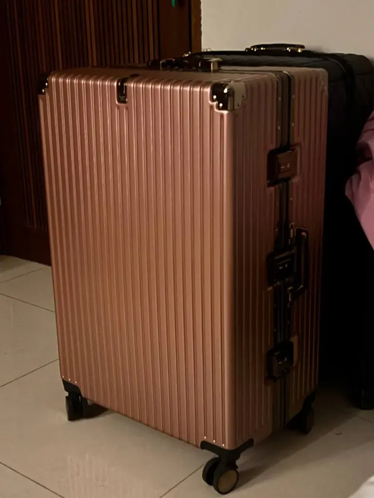 ✨ New Aluminum Suitcase 28” | Rose Gold