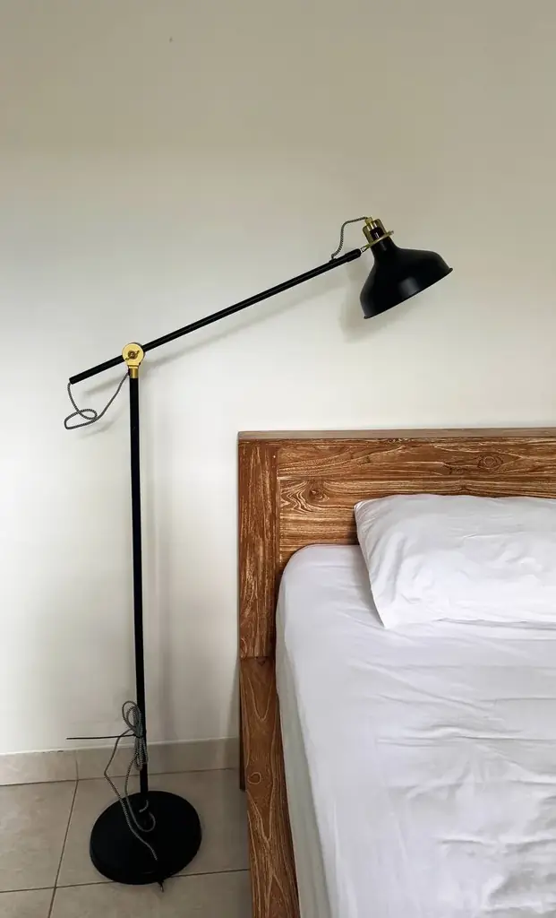 Продам напольную лампу ikea — в идеальном состоянии. Самовывоз или gosend. Чангу. Берава.