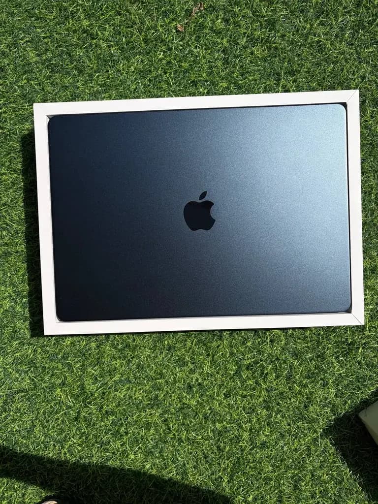 MacBook Air (2023) — 8Gb/256Gb/M2
