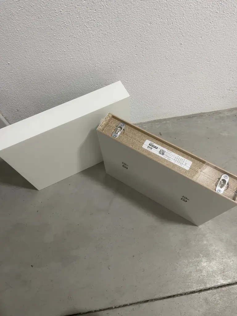 1. Полочки IKEA, 2 шт