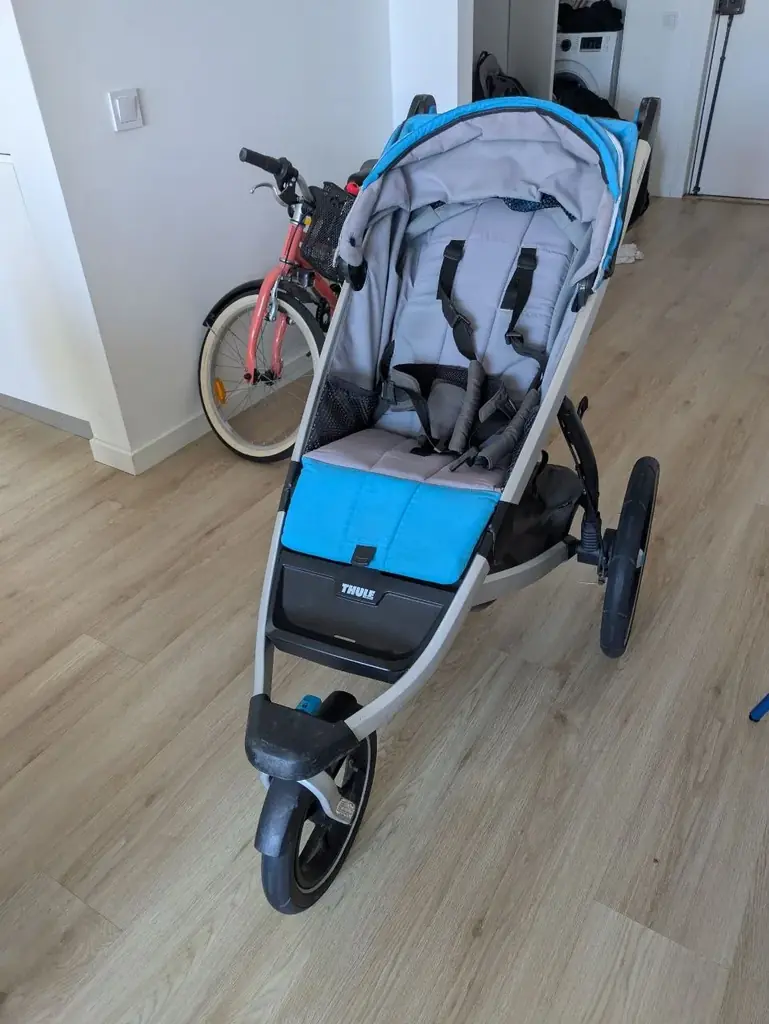Беговая коляска - Thule Urban Glide 2, купленная в 2022м. - 150 евро (новая сейчас стоит около 800)