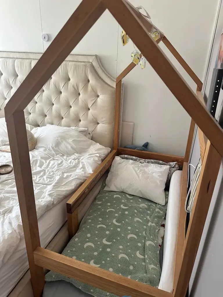 Продаю десткую кровать 100 €