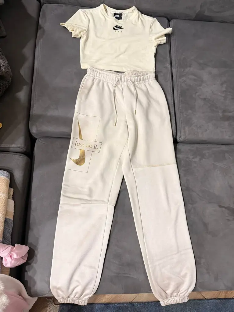 Топ Nike S - 35 лари