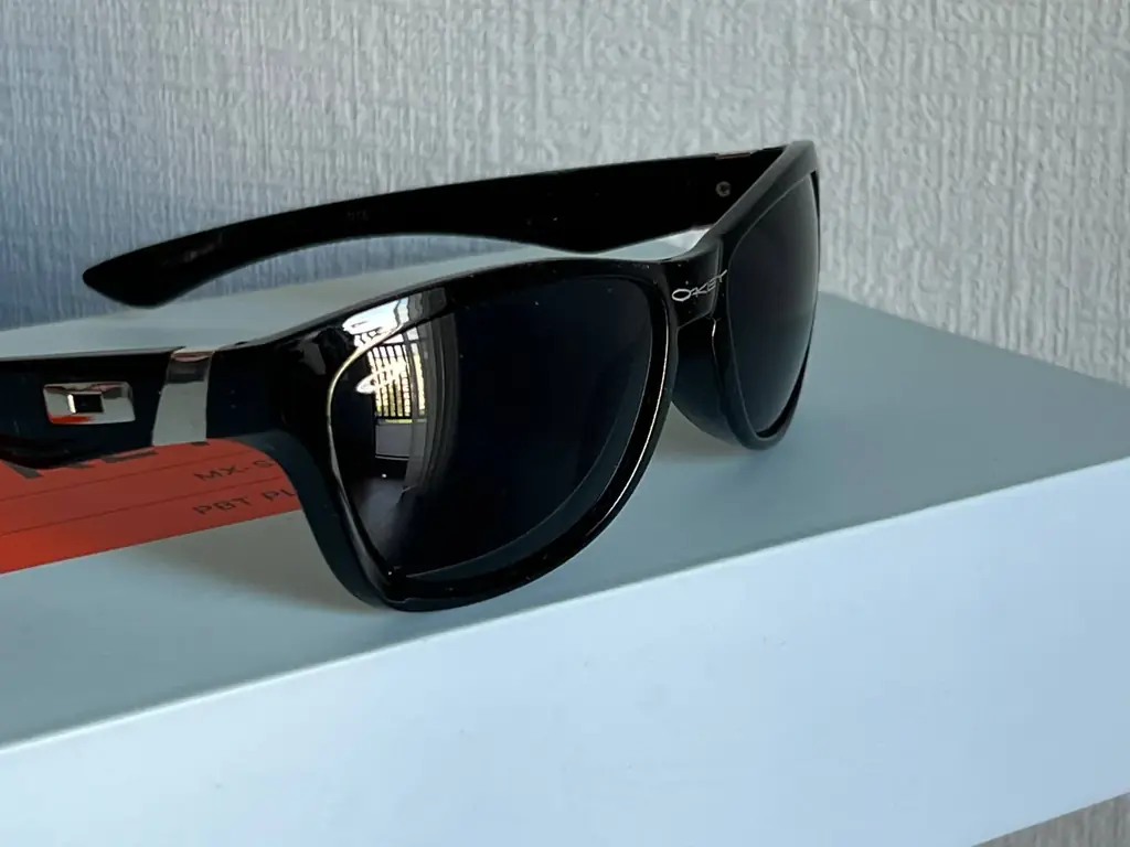 Солнцезащитные очки oakley