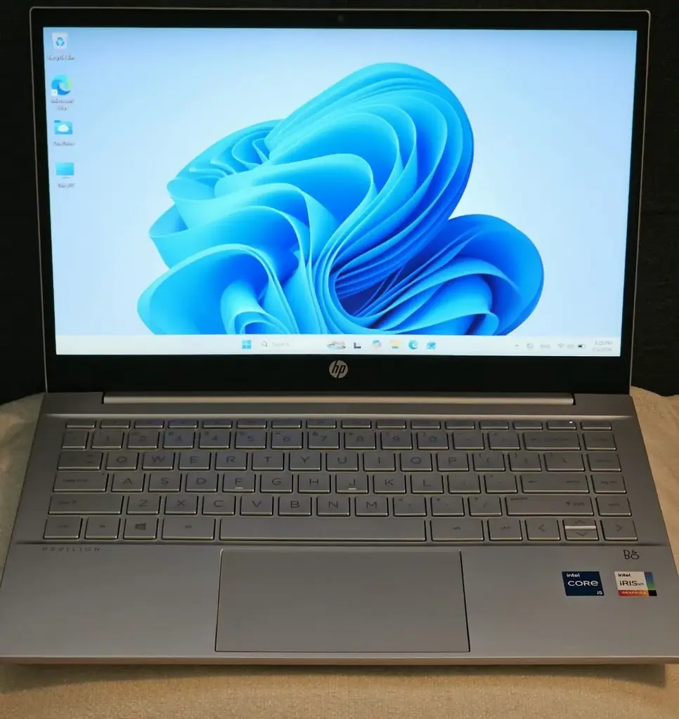 Ноутбук ультрабук HP Pavilion 14 Laptop 14-dv0065st - 11th Gen Core i5-1135G7 with Iris Xe Graphics…