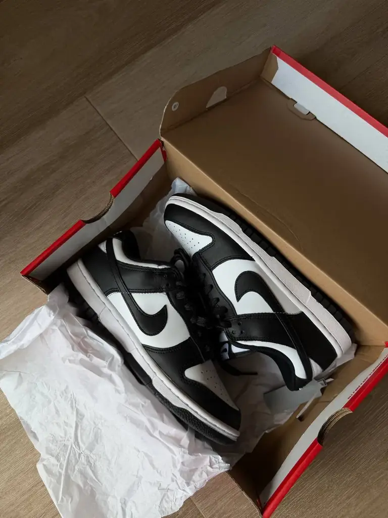 Продам новые Nike. Ошиблась с размером. Подойдет на 38-38,5 размер, цена 240 лари