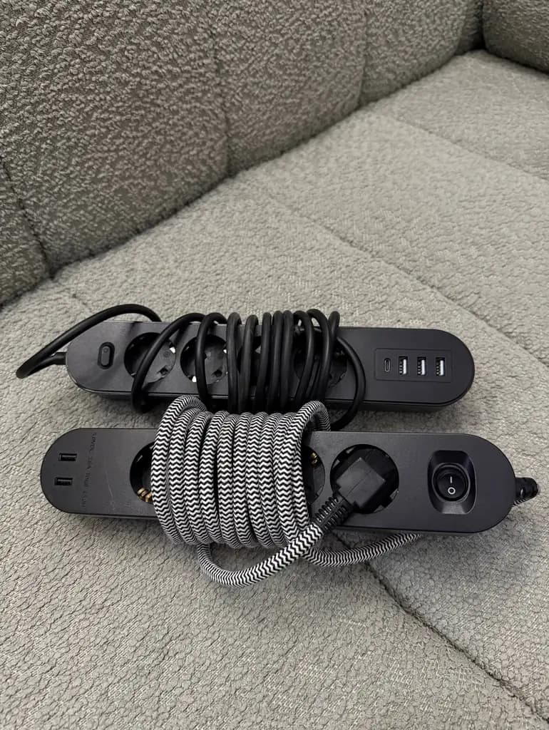 Удлинитель IKEA, 3 метра, с двумя USB-A портами (верхний продан, остался нижний с белым проводом)
