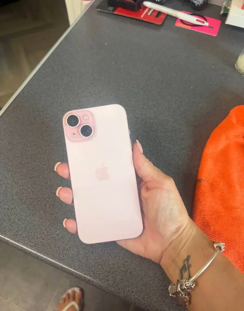 iPhone 15 pink 128Gb SIM card версия . В отличном состоянии. Не вскрывался не ремонтировался. Экран…