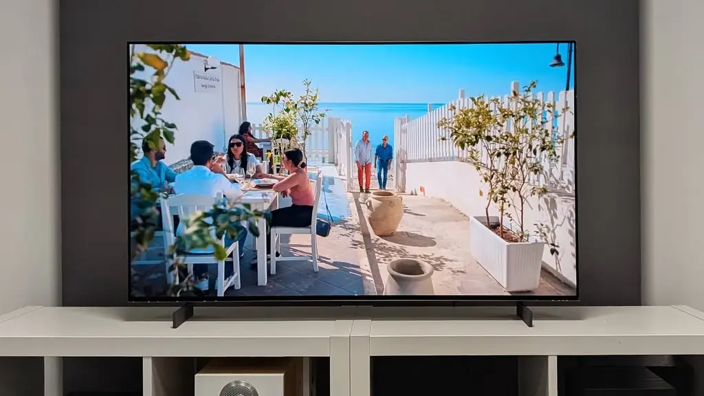 Продам OLED телевизор LG C5 2025 42 дюймов. Почты новый. Пользовались всего несколько раз. Полный к…