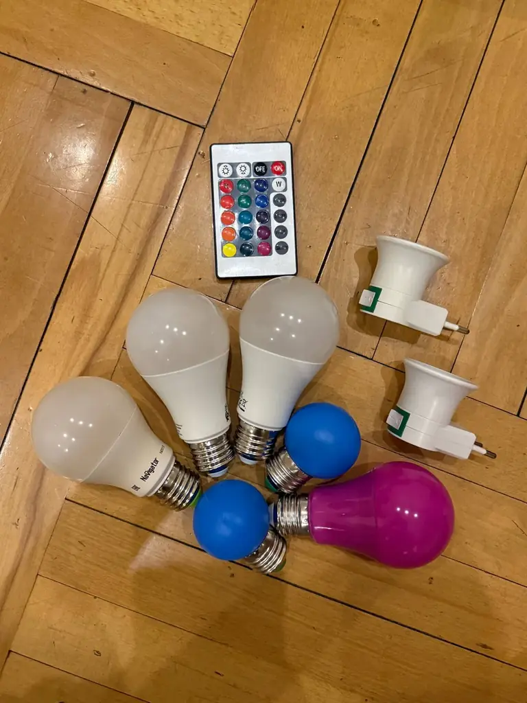 💡 Умная цветная лампа / Светодиодная LED лампочка RGB с пультом / Переходник в розетку патрон E27